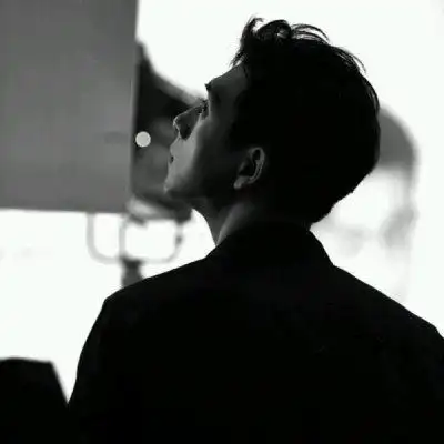 黑白男生头像年少有为