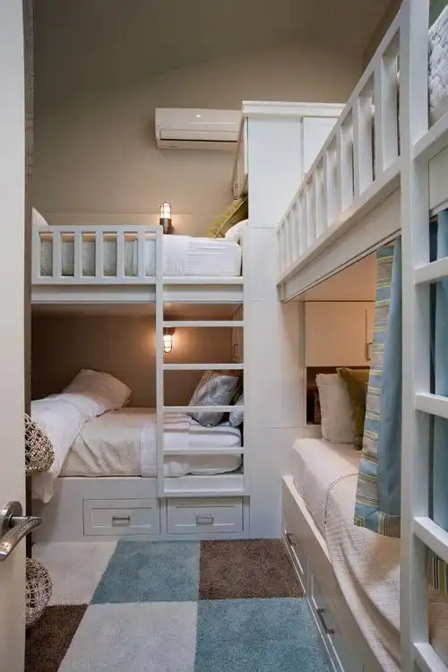 非常简洁的卧室设计,实用高低床.