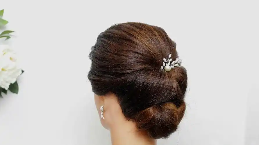 40岁左右的女人这样盘发,减龄又有女人味,盘起来也简单