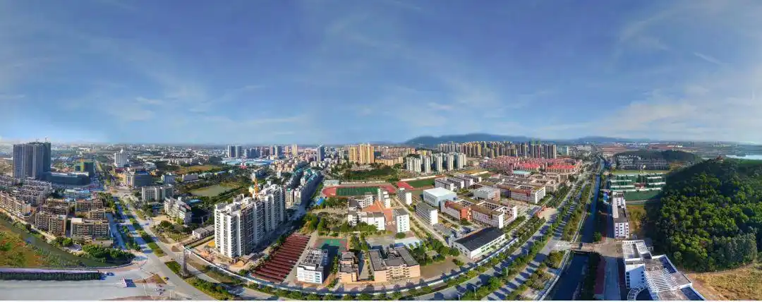 近年来,肇庆高新区着力推进产业强区的同时重视社会民生建设打造宜居