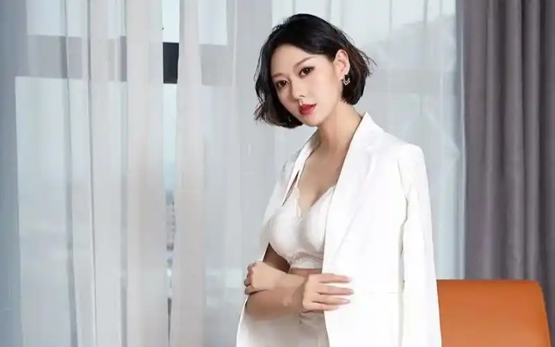 成熟美人付艺轩