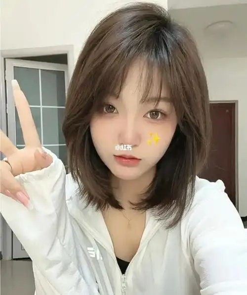 减龄高级显气质锁骨发中发发型