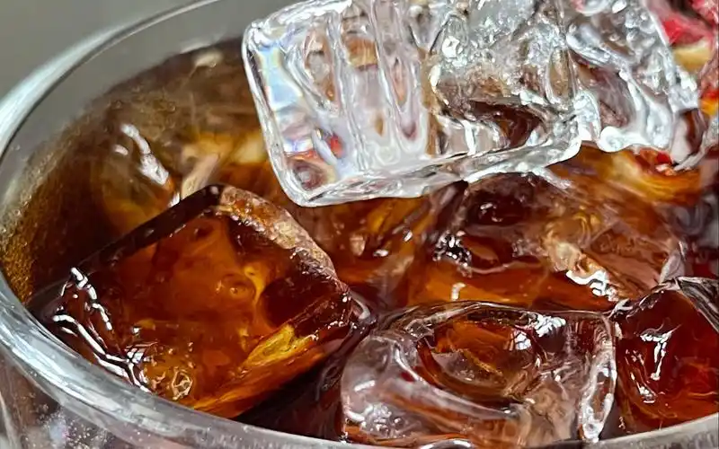 冰块在可乐中融化_哔哩哔哩_bilibili