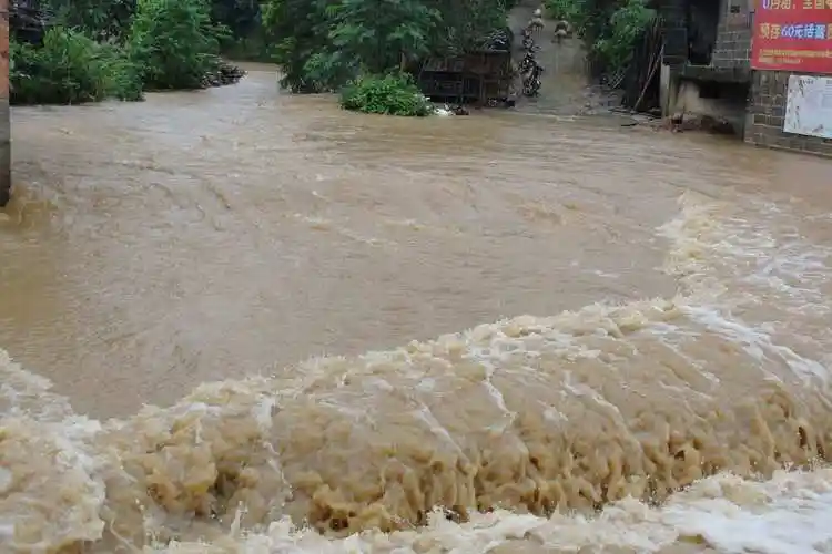 今年区域性暴雨洪水将重于常年 可能发生流域性大洪水