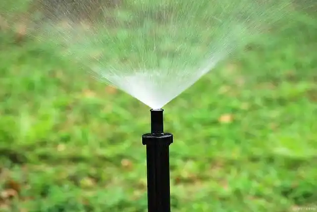 绿地灌溉喷头可选配各种形式的固定角度喷嘴或者可调角度喷嘴,但是