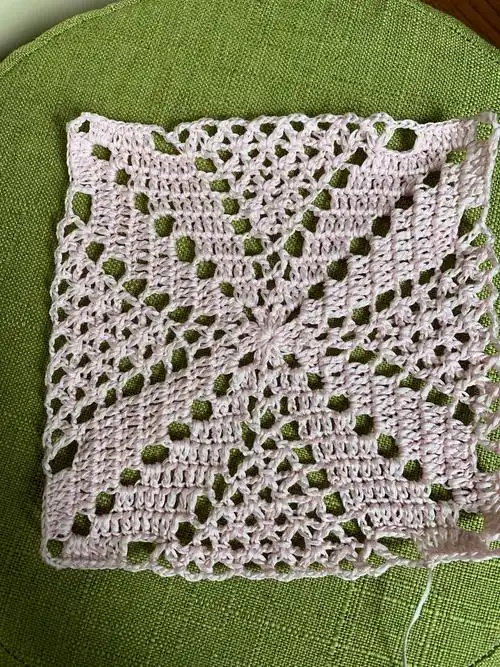 云清粉色女士钩针方形拼花套衫