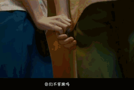 一瞬间,千夫所指,万人唾弃,昔日的英雄从神坛上跌落,那些曾经爱慕崇拜