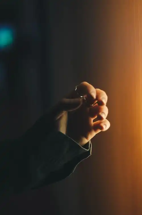 伸出的手高清图片第9张