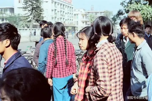 1978年的大广州十五六岁女孩很土看不到花季