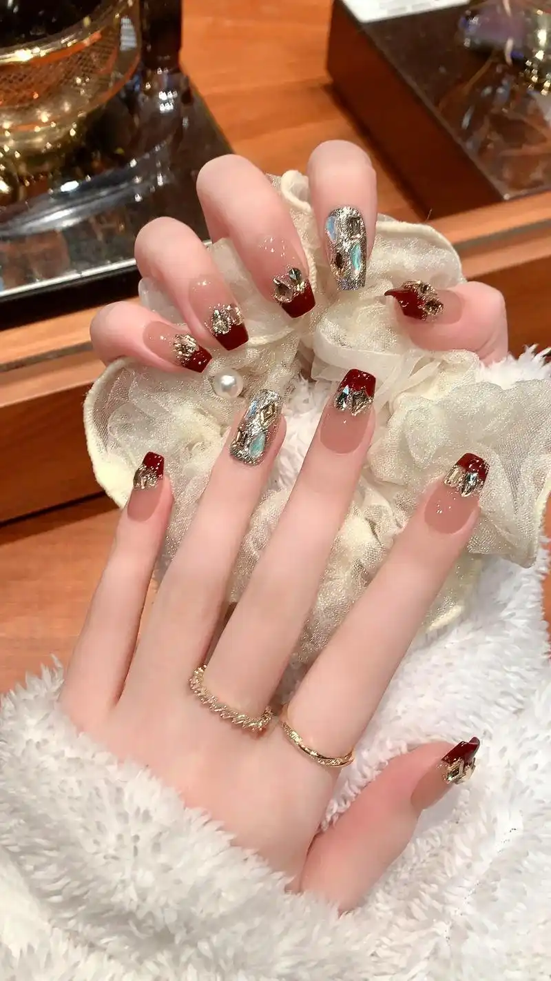 红色新年战甲97真的很显白很闪.#美甲 #超好看的美甲 #美 - 抖音