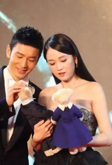 陈乔恩吕佳容爆乳装抢镜 遭陈乔恩袭胸验货(10张)