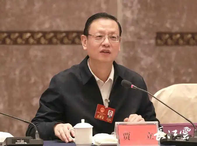 中共枝江市委书记 贾立枝江市是宜昌市的东大门,位于三峡之末,荆江之