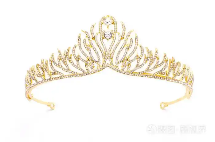 黄金王冠与钻石查出的白色