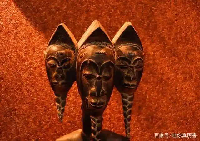 鲍勒族多头神像——浙师大非洲博物馆