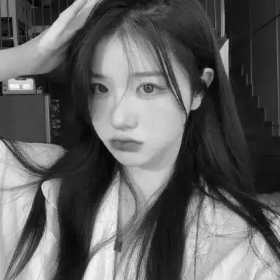 黑白头像女生可爱高清图片