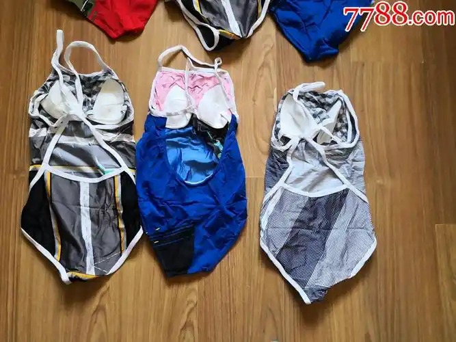 全新九十年代游泳衣