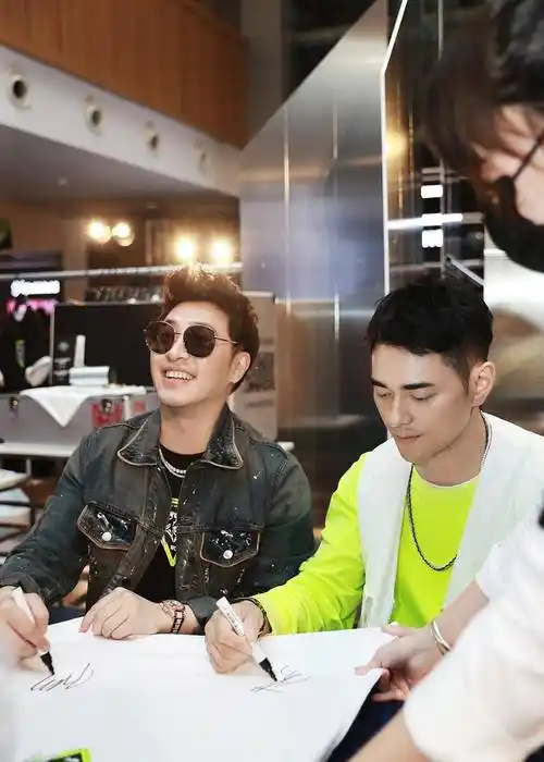 李晨nic潘玮柏开启潮流穿越之旅 陈建州,唐志中等助阵_主理_创业史_展