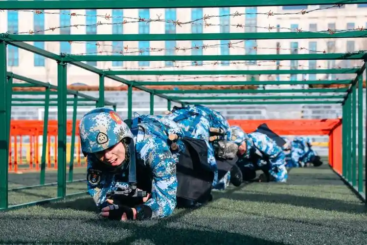 海军学员"鲸武勇士"驰骋战场,气场爆棚!_新浪财经_新浪网