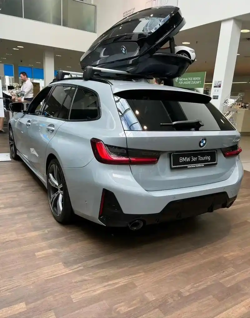 今天分享一篇图文,宝马3系 touring 曲面双联屏,配上行李架真的适合