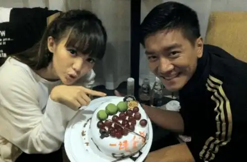 被问有没追过金晨,tvb"5亿驸马"发火:你当我禽兽呀?_黎诺懿