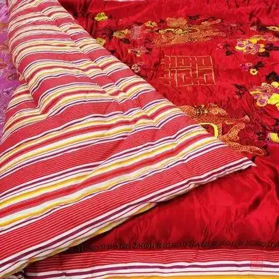 老式棉被条纹图片