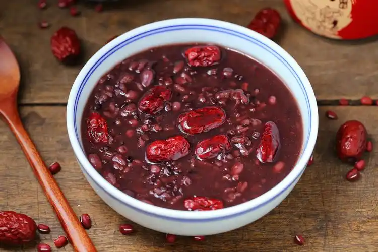 【红豆黑米养颜粥】