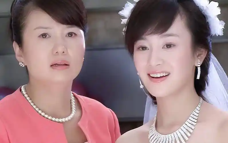 从热播剧女演员到卑微寻找演出机会,一次整容毁掉了张檬的事业!