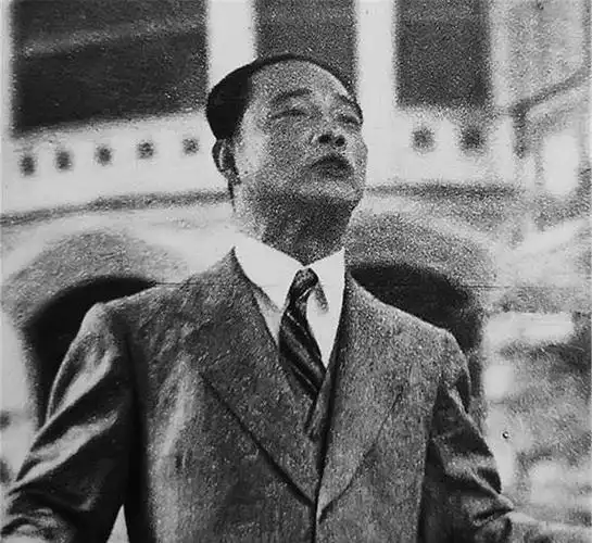 老照片汪精卫在上海的别墅里手舞足蹈表情和动作像极了周立波