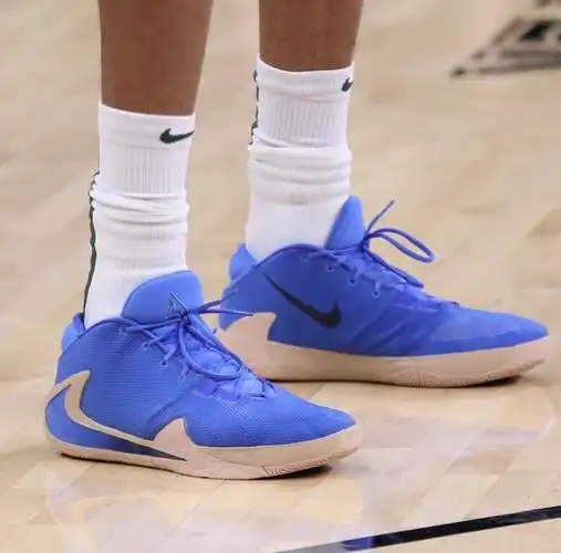 今日nba球员球鞋上脚精选_高清图集_新浪网