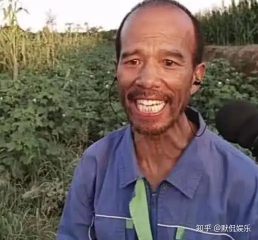 被私闯民宅少女跪门前本亮大叔身上竟看到了朱之文的影子