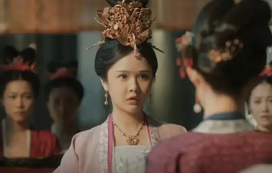 《清平乐》开播 王凯实惨 妃子们不是硅胶脸就是斗鸡眼_杨美人