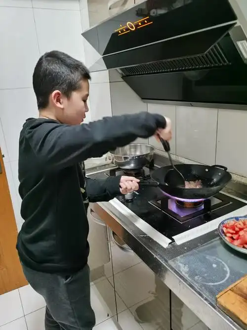 这是我正在炒菜的照片