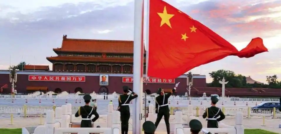 天安门每天升起的国旗都是新的,更换下来的国旗,都去了哪里?