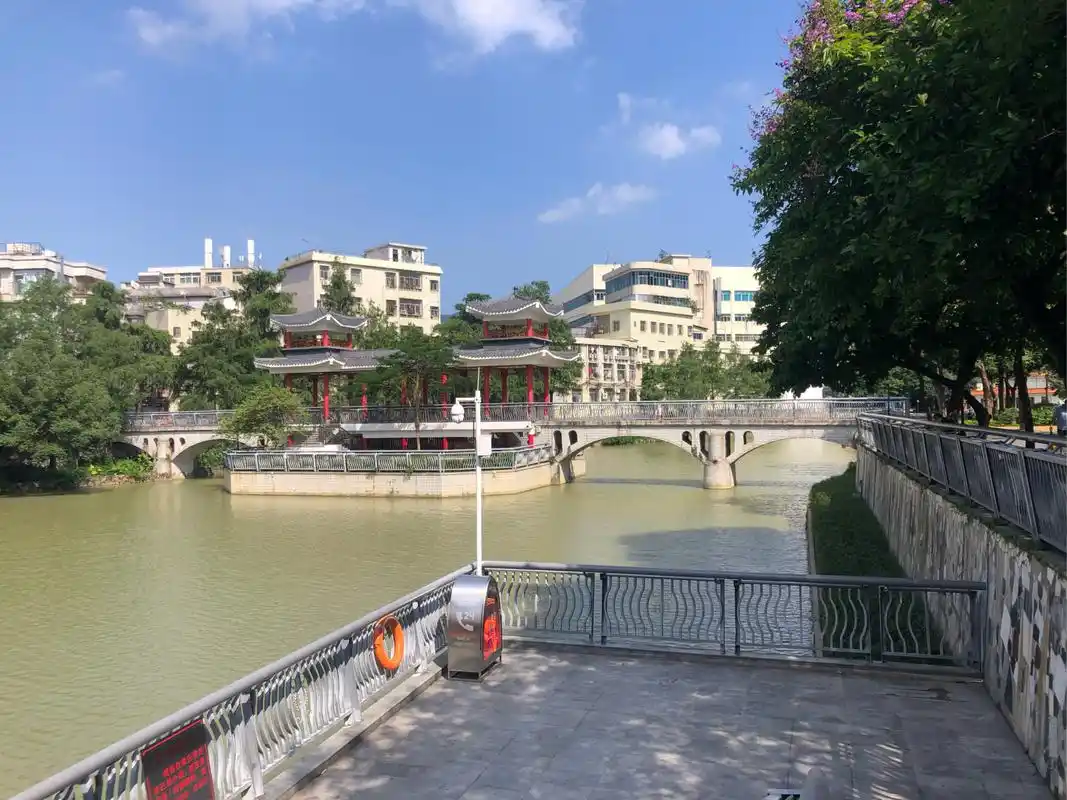 横岗镇人民公园位于深圳市龙岗区龙岗大道(横岗段)5014号,是横岗街道