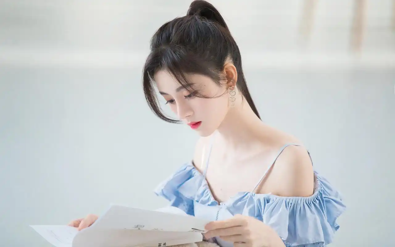 鞠婧祎吊带裙清秀甜美桌面壁纸