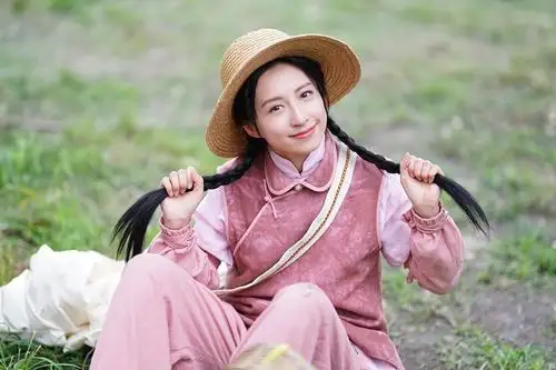 龚嘉欣在幕后化妆间的照片曝光!观众看到后, 生气都变心疼!