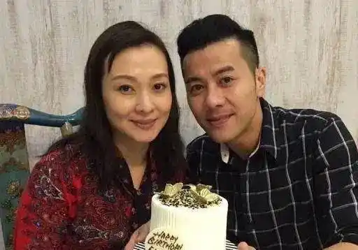 九,欧阳靖的老婆carol据可靠消息称:欧阳靖在第二次公演中被淘汰了
