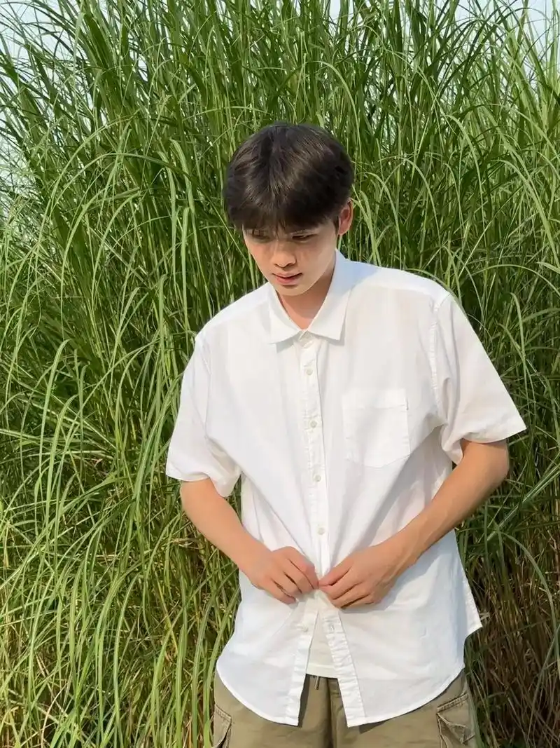 阳光下的薄荷少年#少年感#穿搭 #干净男生 #奶狗 - 抖音