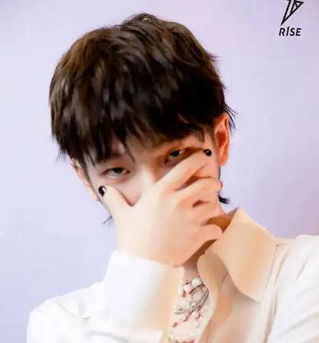 微信头像r1se周震南