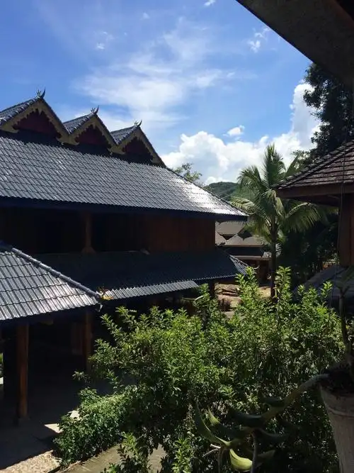 傣族吊脚楼. 勐景来