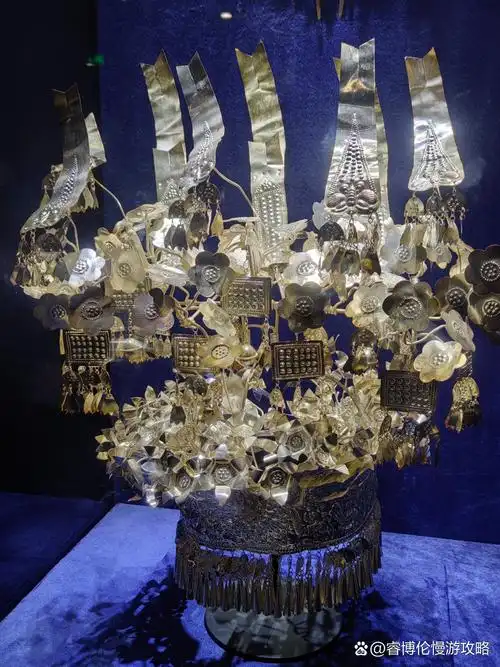 贵州少数民族多有以银为饰的习俗,认为银饰不仅可以带来吉祥和幸福