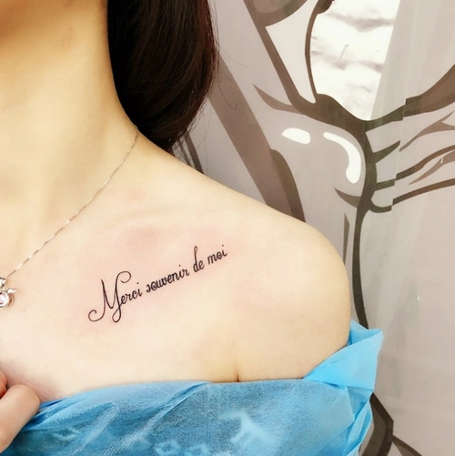 锁骨纹身适合女生的锁骨纹身