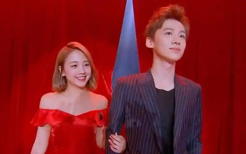 白敬亭和鬼鬼是什么关系?