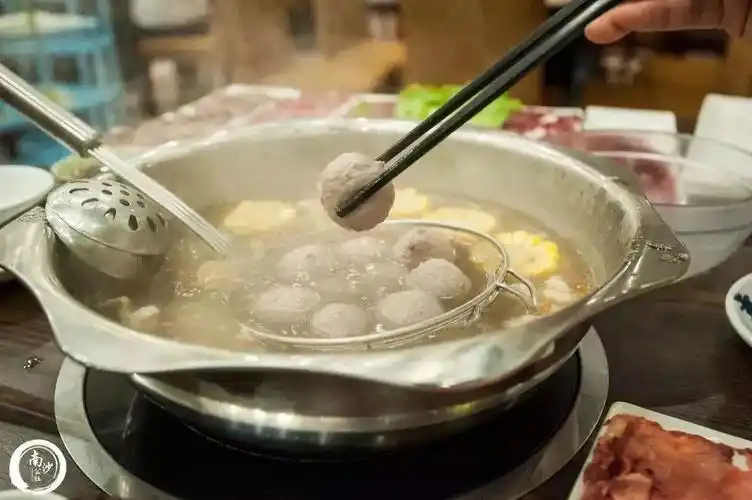 【1蚊一份牛肉丸】大岗这家牛肉火锅店可能是"老板疯了"!