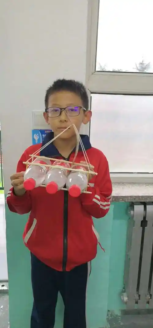 废旧利用巧制作 创新科技显身手——晋城市城区凤台小学五年级科技小