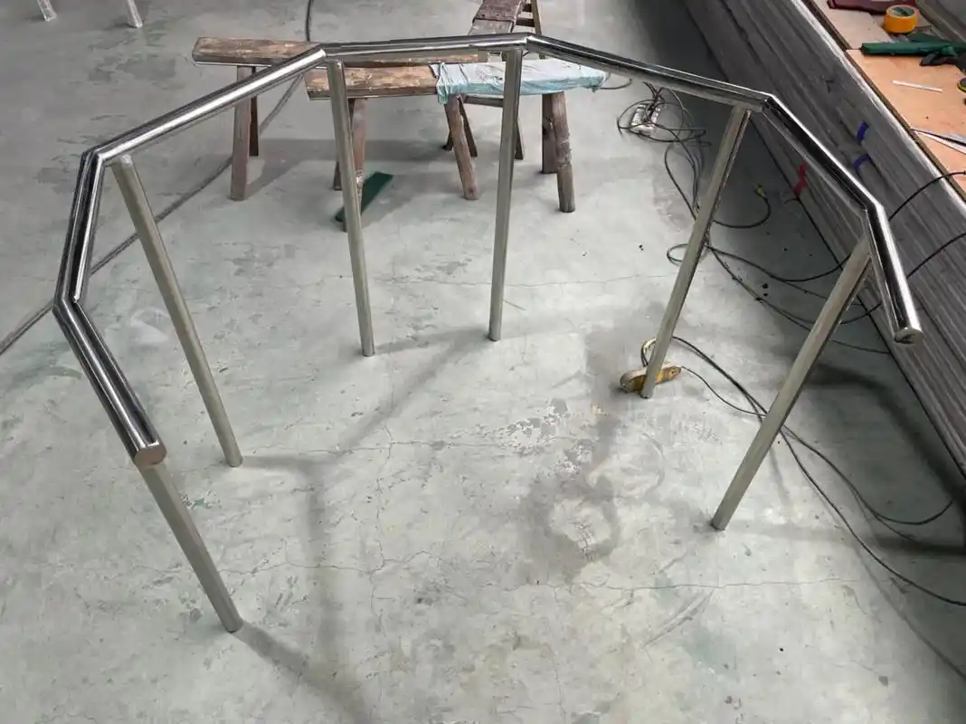 电梯轿箱扶手护栏专业生产厂家