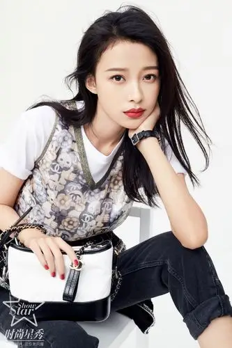 孙怡时尚大片曝光 五官干净眼眸清澈