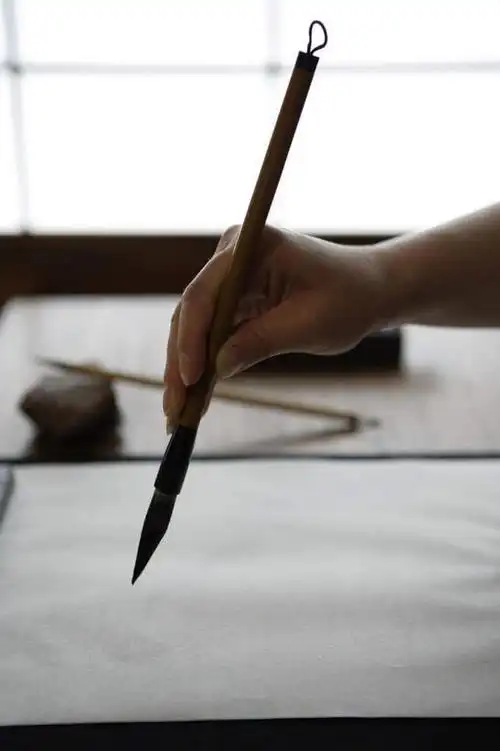 白天,侧面,桌子,亚洲,仅一个男性,仅一个人,握,阴影,光线,笔,毛笔