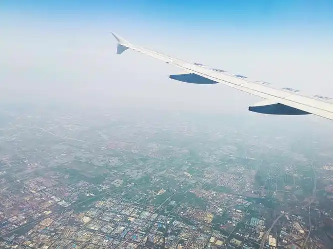 飞机窗外风景,飞机翅膀