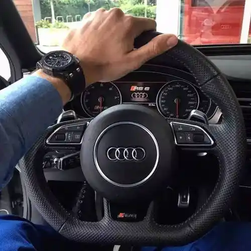 别以为开奥迪rs6的只有一辆车为了装逼我要搬几百年的砖